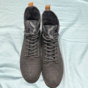 Reef boots. Grey felt